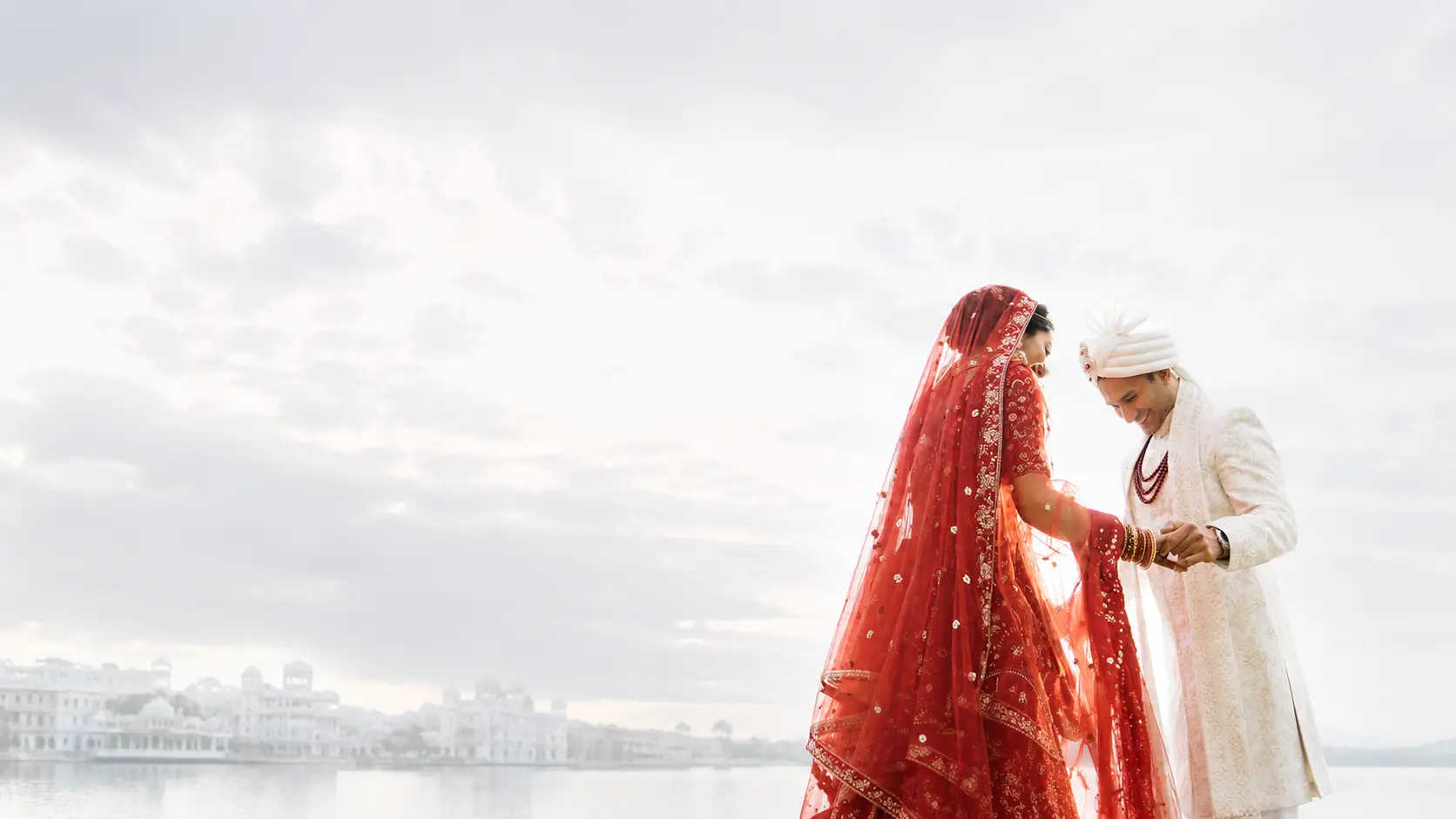 Bride and groom beside Lake Pichola in Udaipur