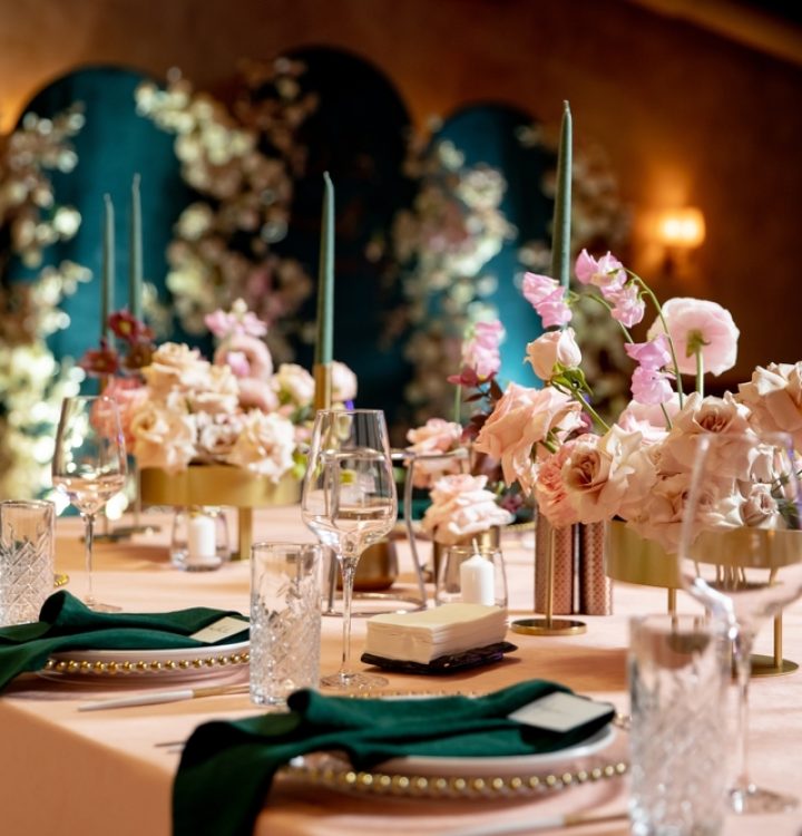 Wedding,Flower,Decoration,On,Light,Background,Table